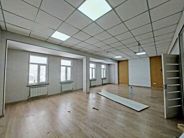 Офисы: Сдаю Офис, 600 м², В частном доме, С отдельной кухней, 1 линия, С отдельным входом