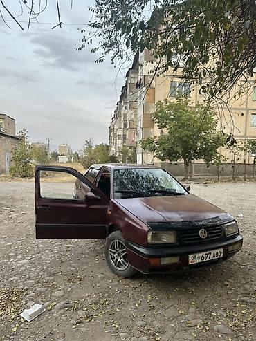 Транспорт: Volkswagen Vento: 1993 г., 1.8 л, Механика, Бензин, Седан — 1