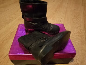 coconut obuca: Boots, Size - 26