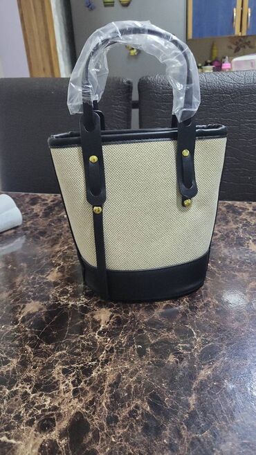 Çantalar: Canta islenmiyib 20 azn