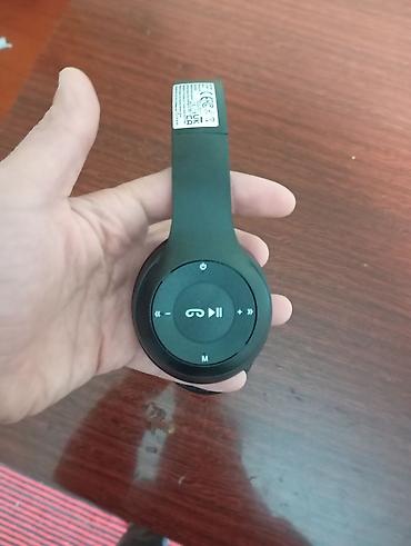 irşad nauşnik: Qulaqcıq – simsiz on-ear model, qara rəng Xüsusiyyətlər: - Bluetooth — 3