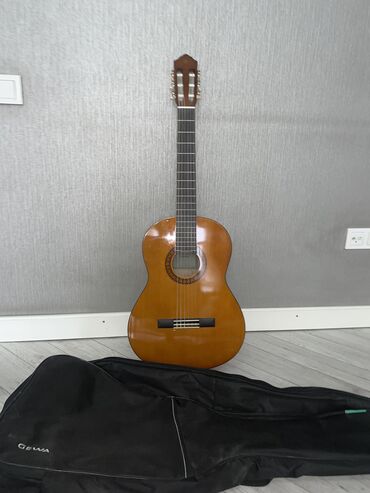 Гитары: Классическая гитара YAMAHA (Идеальное состояние) с чехлом