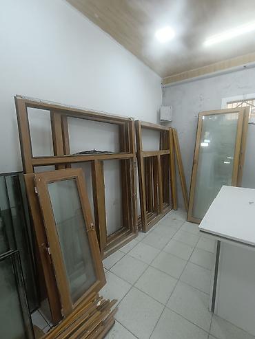 palid parket: PVC ağac rəngində pəncərə və qapı profilləri – şüşə və çərçivələrlə — 1