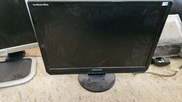 Monitorlar: Fərqli ölçülü və formalı kompüter monitorları. İstər ev, istərsə də — 2