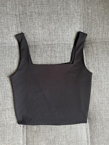Qara qolsuz top – AMISU - Brend: AMISU - Rəng: qara - Model: qalın