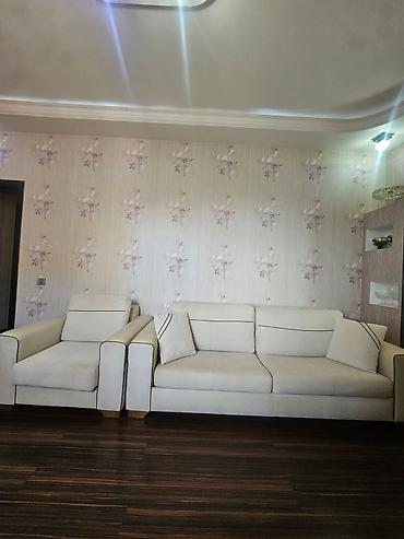 Divan,1 kreslo birlikdə satılır 150 azn.Acılır,baza yoxdur.Çox