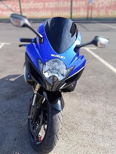 gsx 200: Спортивный мотоцикл Suzuki GSX‑R синего цвета. Особенности и — 1