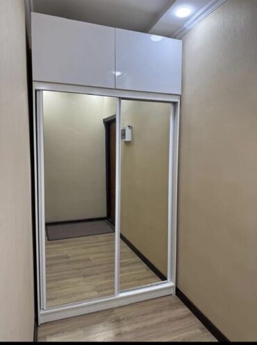 кийим салгыч шкаф: Купе шкаф, Күзгүсү менен