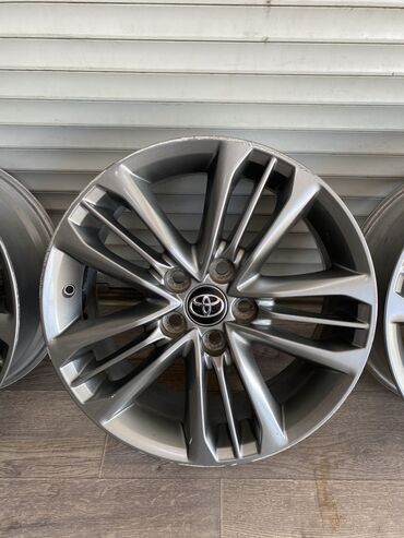 Шины: В продаже оригинальные диски Toyota Camry 55 SE Диаметр R17 PCD — 7