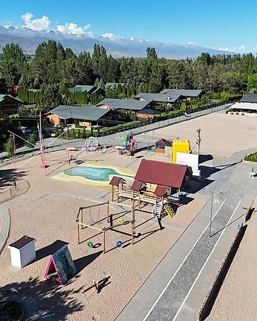 Продажа коттеджей и домов: 🏡 Продается часть коттеджа в ЦО «Радуга» 📍Локация: Иссык-Кульская — 15