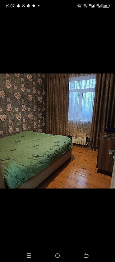 2 otaqlı mənzil – interyer təsviri - Geniş qonaq otağı: işıqlı
