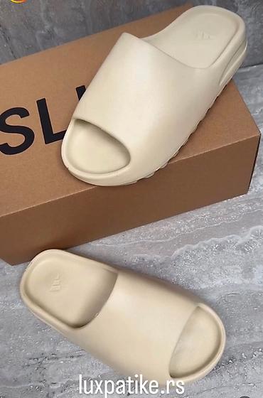 lakovane cipele na stiklu: Yeezy papuce Bež klompe/papuče – minimalistički “slide” model - — 1
