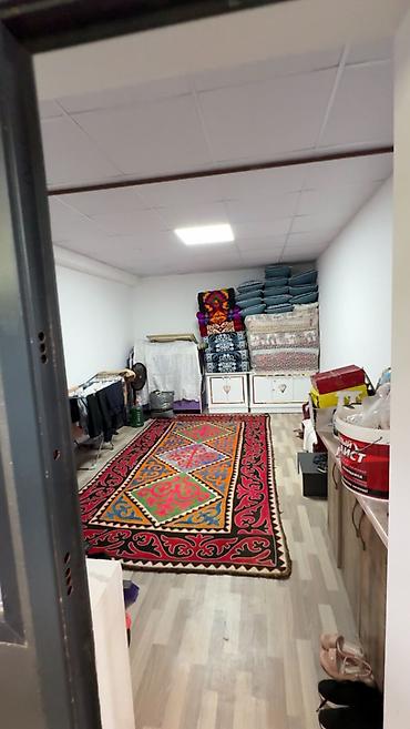 ищу квартиру кызыл аскер: Продается жилое помещение в цокольном этаже. Три комнаты и рядом — 1