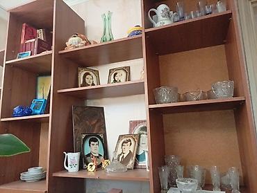шкаф высокий: Секция/стенка для гостиной из ЛДСП под орех. - Конструкция модульная — 2