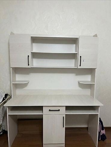 Компьютерные столы: Компьютерный стол, Новый, С полками — 1