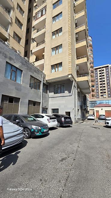 ipat: 3 otaqlı, Yeni tikili, 162 kv. m — 2
