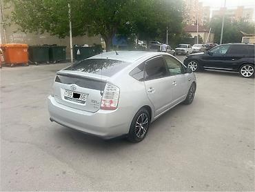 Toyota: Toyota Prius – hibrid hetçbek - Korpus: 5 qapılı hetçbek, gümüşü rəng — 7