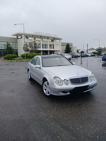 Mercedes-Benz: Mercedes-Benz E-Class: 2.2 l | 2004 il Sedan