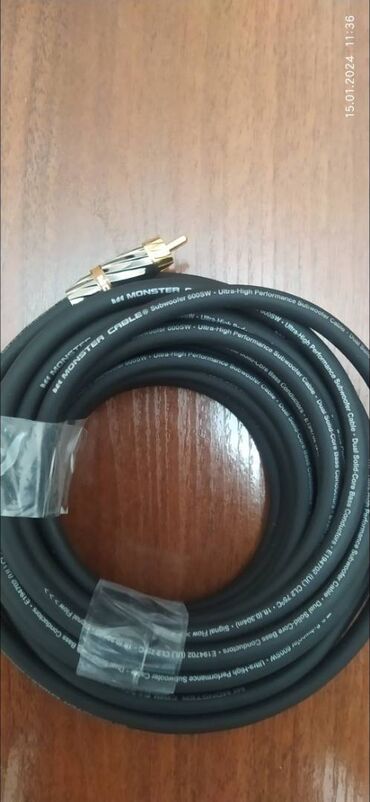 sabwufer: Sabwufer Monster Cable usa kabeli, maşinda da gedir. 8 metr, Təzədir