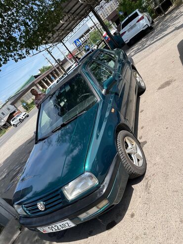 Volkswagen: Volkswagen Vento: 1997 г., 2 л, Механика, Бензин, Седан