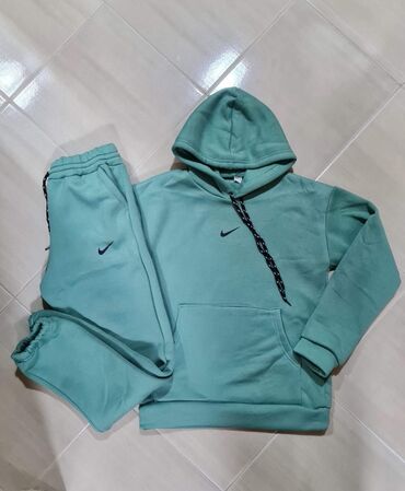 Gornji i donji deo: Termo zenske trenerke
S M L XL XXL
2600 na seriju 3000 na komad — 3