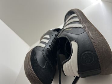 горнолыжный костюм секонд хенд: Кроссовки Adidas Samba, черно-белые. Размер 37. Надевались всего 2