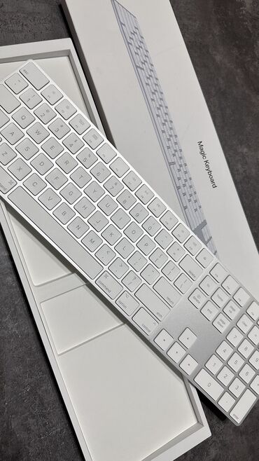 куплю ноутбук бу бишкек: Продаю клавиатуру от Apple 🍏 USA Magic Keyboard with numeric Keypad