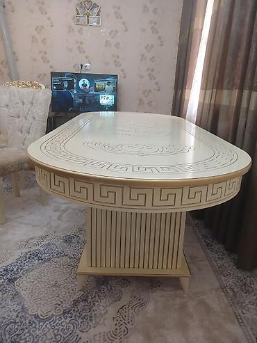 Zərif klassik üslubda iri ölçülü yemək masası - Forma: yumru künclü