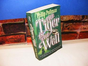 methyl 3: The tiger in the well philip pullman 1988 mek povez omot malo — 1