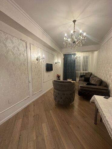 Ev üçün digər mebel: Zərif klassik üslubda tam mebelləşdirilmiş qonaq otağı dəsti - Divan — 2