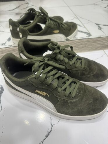Botinkalar: Puma brendinin təqdim etdiyi tünd yaşıl rəngli, süetdən hazırlanmış bu
