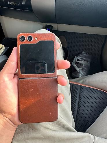 z flip 2: Məhsul: Qatlana bilən smartfon Samsung Galaxy z flip5 Yaddaş:512 — 2