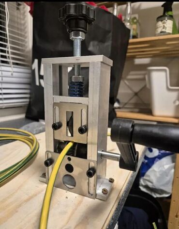 rezba acan qiymeti: Manuel kabel soyucu aparatı - Funksiyası: Elektrik kabellərinin