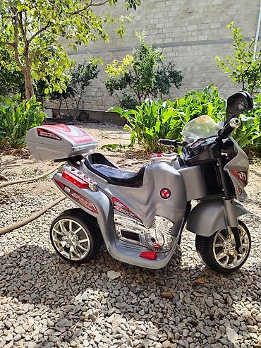 musiqili yeni il oyuncaqları: Uşaqlar üçün elektrikli motosiklet tipli minik oyuncağı. 3 təkərli — 1