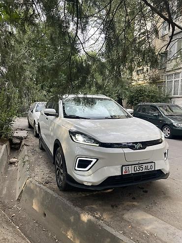 тенниски: Легковое авто, Пункт назначения: Чон-Сары-Ой, Количество мест: 4, Лицензия №: 35753257 — 1