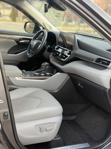 Toyota: Toyota Highlander: 2021 г., 3.5 л, Типтроник, Бензин, Внедорожник — 16