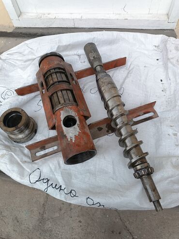 Масло, консервы: Шнековый Маслопресс.Маслобойка . только шнек вал и стол. рабочий — 4