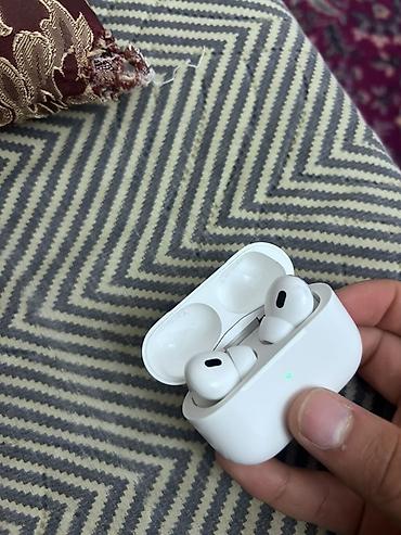 m3 pro: Airpods pro 2 type c model noqte cizigsiz sadece sag gulagda leke var — 3