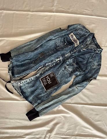 nesal jeans krusevac: Ženska teksas jakna sa dekoracijama i natpisima - Materijal: teksas — 2