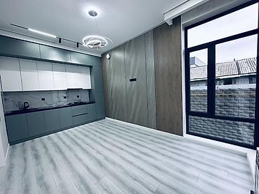 Продажа другой коммерческой недвижимости: Продается дом Особенности: - Просторная гостиная с витражным окном в — 10