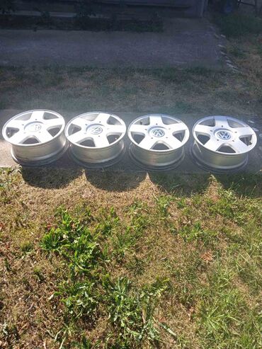 seat leon felne: Alu felne sa original poklopcima, 15ice, raspon rupa 5x100, u odličnom