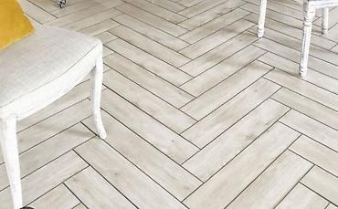 Напольные работы: Укладка Кварц винил, ламинадплинтусов,ковролинлинолеум и наливной — 7