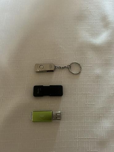Другая аудиотехника: USB fleş yığıntısı və adapterlər dəsti Tərkib: - 3 ədəd USB fleş — 3