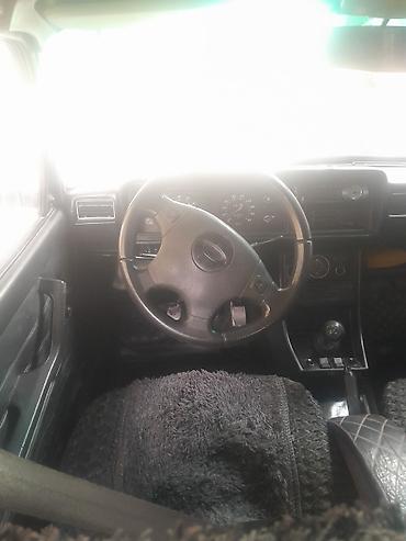 barmaqliq: Lada 2107, ağ rəngli sedan - Kuzov: klassik kvadrat dizayn, xrom ön — 4