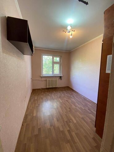 продаю квартиру 104 серия: 2 комнаты, 43 м², 104 серия, 4 этаж, Старый ремонт