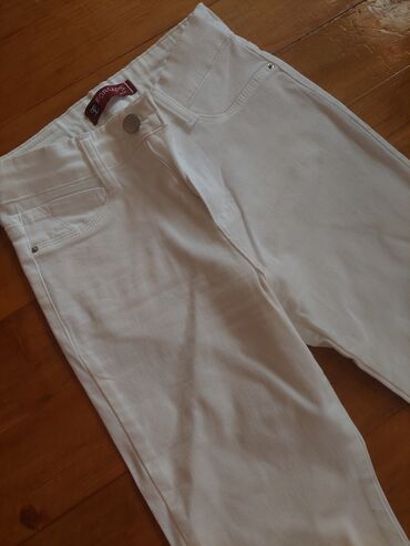 54 oglasa | lalafo.rs: Prelepe bele zvoncare, lagane, materijal pantalona idealne i za