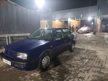 Volkswagen: Volkswagen Vento: 1995 г., 1.8 л, Механика, Бензин, Седан