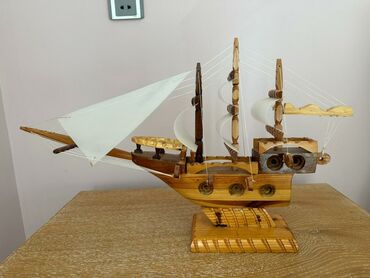 sapaçki modelleri: Gəmi modeli Taxtadan düzəlib, əl işidir Uzunluğu 40 sm, hündürlüyü 25