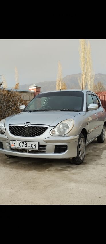 Toyota: Toyota Дуэт: 2004 г., 0.9 л, Автомат, Бензин