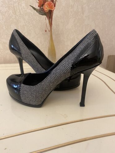 Tuflilər: İki cüt qadın ayaqqabısı və uyğun çanta dəsti 1) Lolita Botti leopard — 9